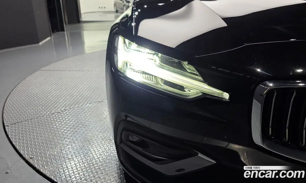 Volvo S60 2021 2.0 автомат (гидро), фото 8