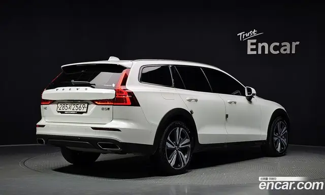 Volvo V60 2020 2.0 автомат (гидро), миниатюра 2