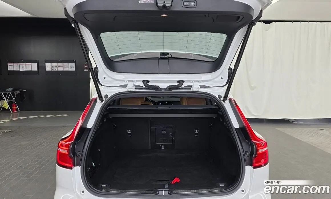 Volvo V60 2020 2.0 автомат (гидро), фото 26