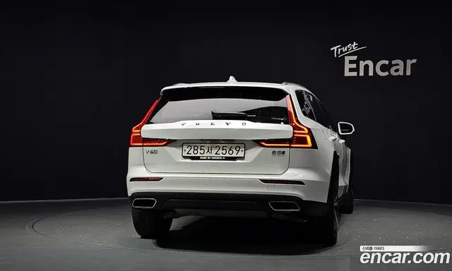 Volvo V60 2020 2.0 автомат (гидро), миниатюра 4