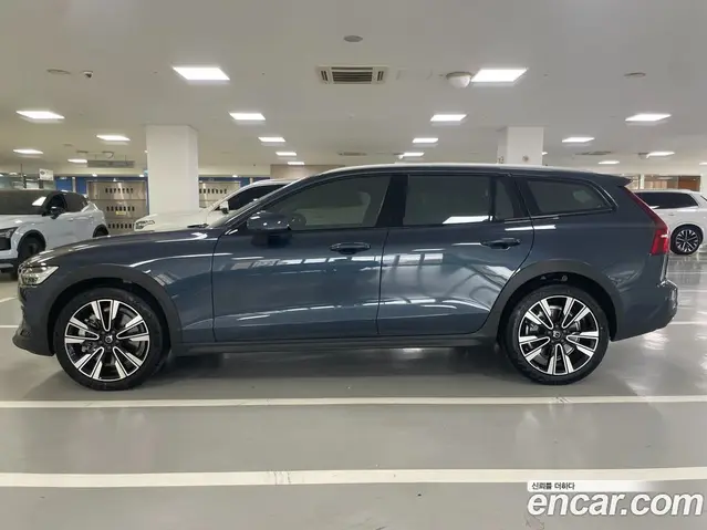 Volvo V60 2024 2.0 автомат (гидро), миниатюра 12