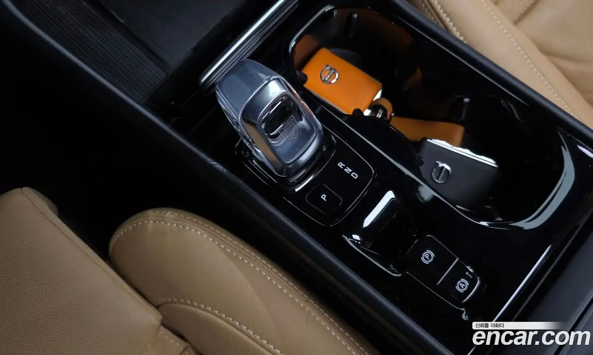 Volvo XC40 2022 2.0 автомат (гидро), фото 11