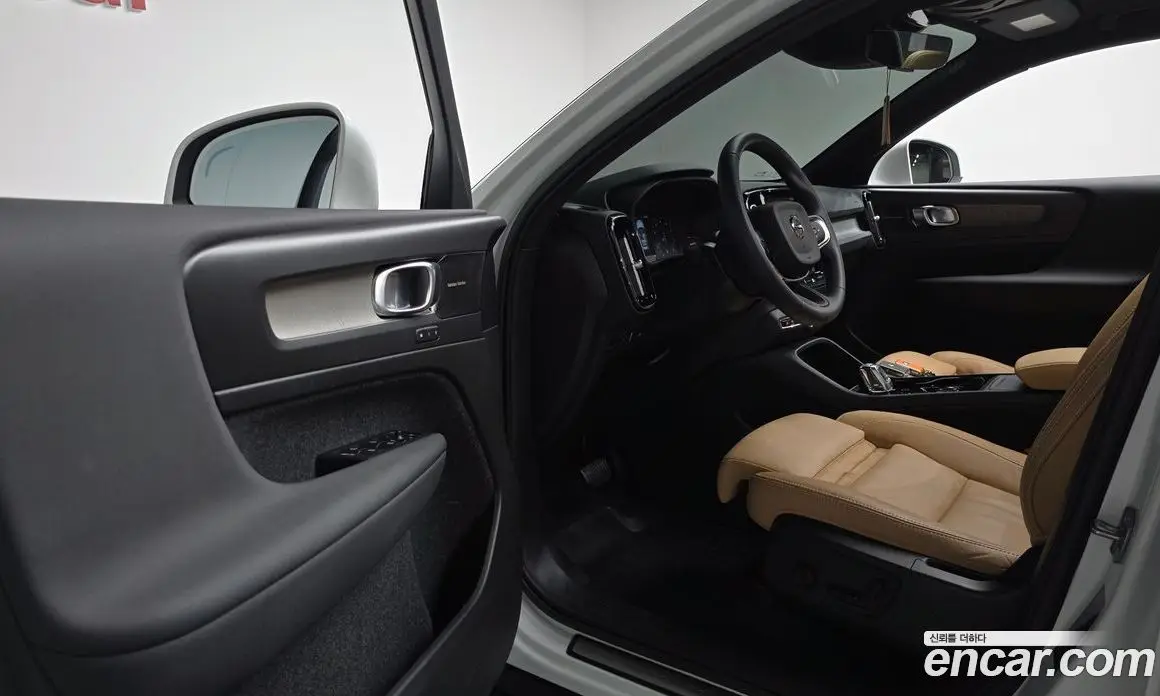 Volvo XC40 2022 2.0 автомат (гидро), фото 12