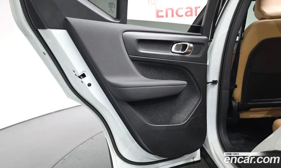 Volvo XC40 2022 2.0 автомат (гидро), фото 14