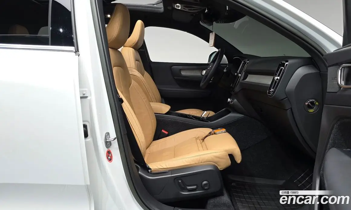 Volvo XC40 2022 2.0 автомат (гидро), фото 15