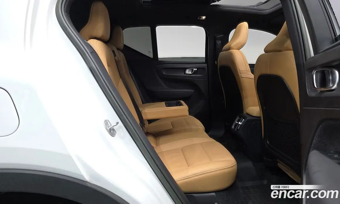 Volvo XC40 2022 2.0 автомат (гидро), фото 16