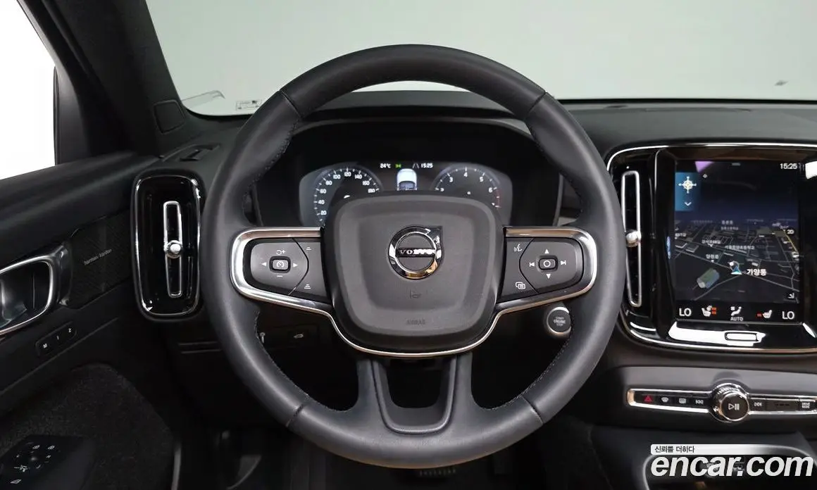 Volvo XC40 2022 2.0 автомат (гидро), фото 17