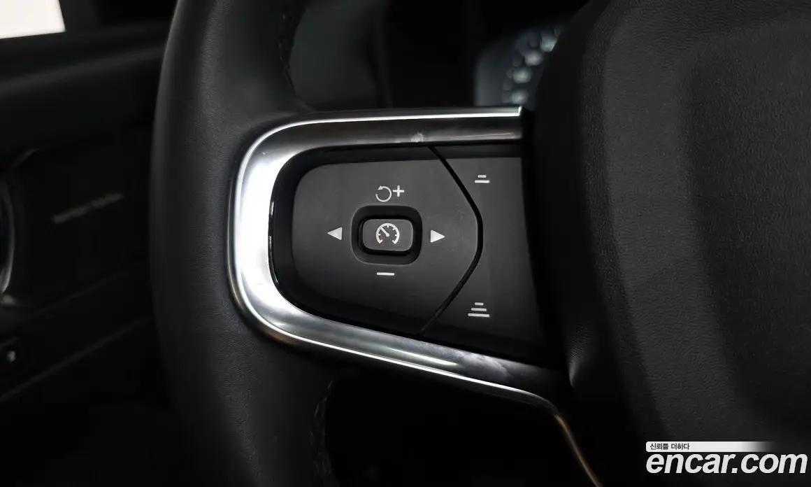 Volvo XC40 2022 2.0 автомат (гидро), фото 30
