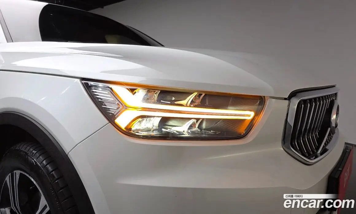 Volvo XC40 2022 2.0 автомат (гидро), фото 7