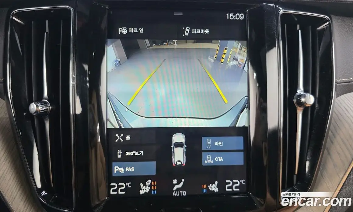 Volvo XC60 2018 2.0 автомат (гидро), фото 16