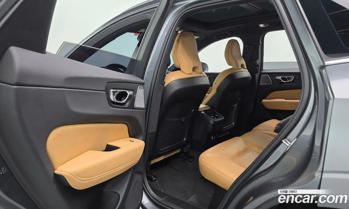 Volvo XC60 2018 2.0 автомат (гидро), фото 17