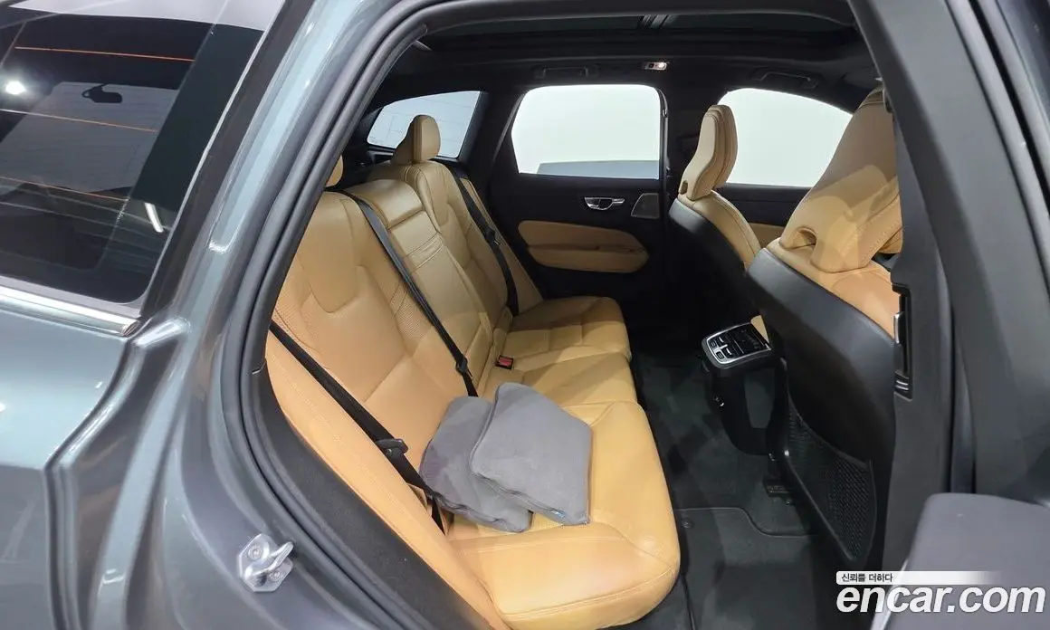 Volvo XC60 2018 2.0 автомат (гидро), фото 19