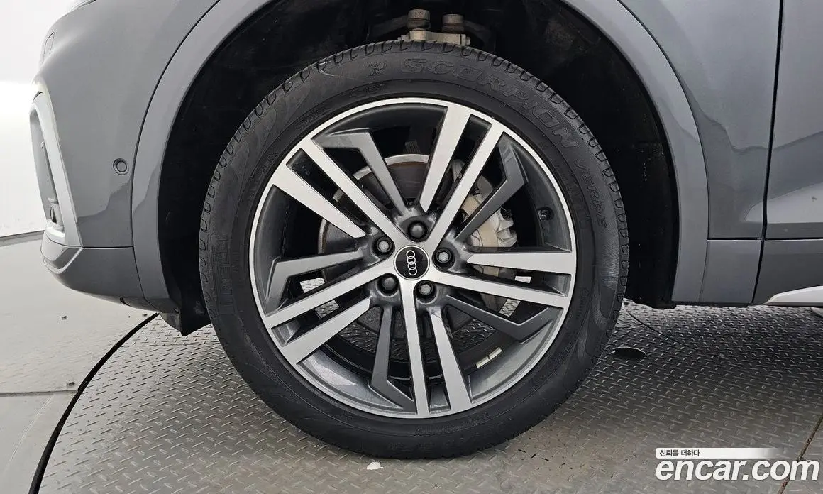 Audi Q5 2023 2.0 автомат (гидро), фото 5