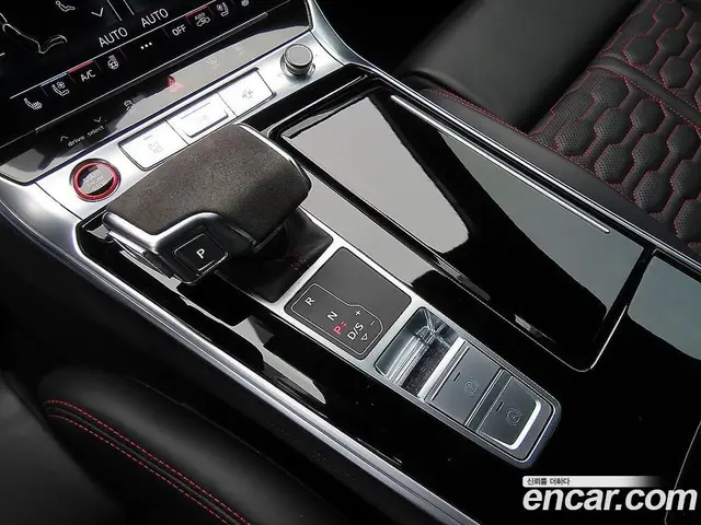 Audi RS6 2021 4.0 автомат (гидро), миниатюра 11