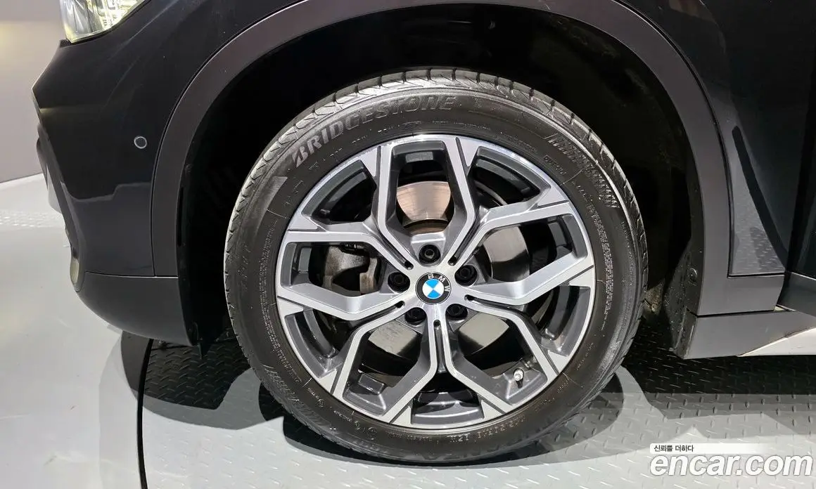BMW X1 2022 2.0 автомат (гидро), фото 5