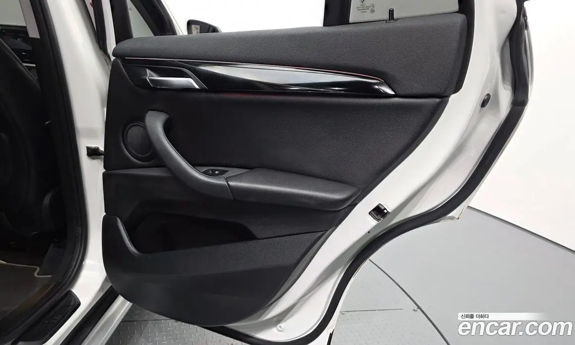BMW X1 2022 2.0 автомат (гидро), фото 15