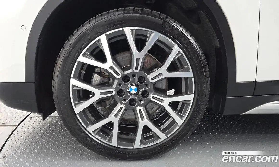 BMW X1 2022 2.0 автомат (гидро), фото 5
