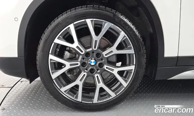 BMW X1 2022 2.0 автомат (гидро), миниатюра 5