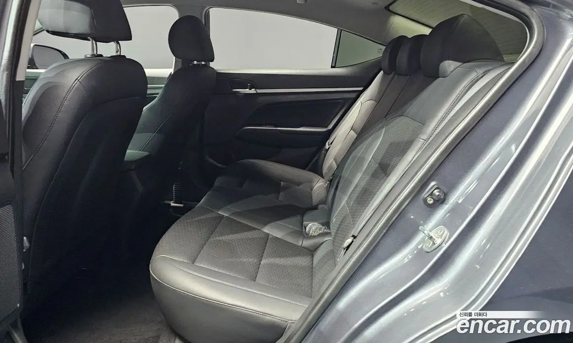 Hyundai Avante 2019 1.6 автомат (гидро), фото 12