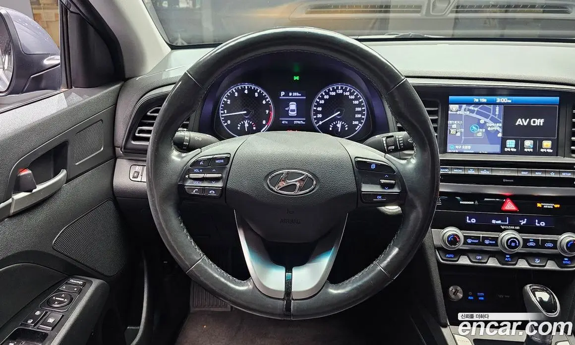 Hyundai Avante 2019 1.6 автомат (гидро), фото 13