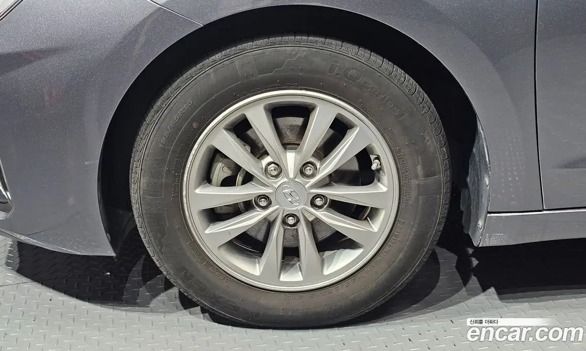 Hyundai Avante 2019 1.6 автомат (гидро), фото 5