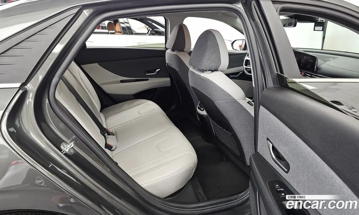 Hyundai Avante 2021 1.6 автомат (гидро), фото 12