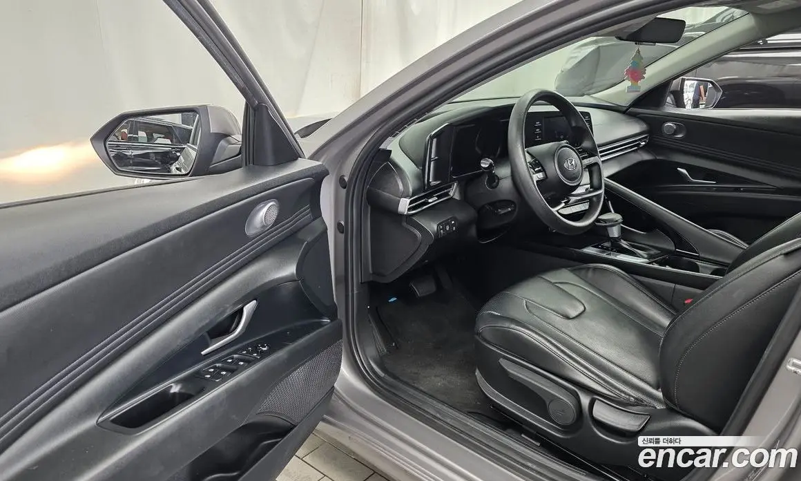 Hyundai Avante 2022 1.6 автомат (гидро), фото 13