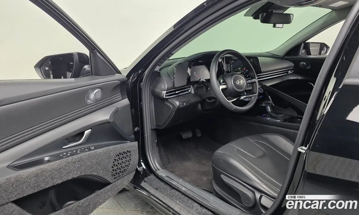 Hyundai Avante 2025 1.6 автомат (гидро), фото 12