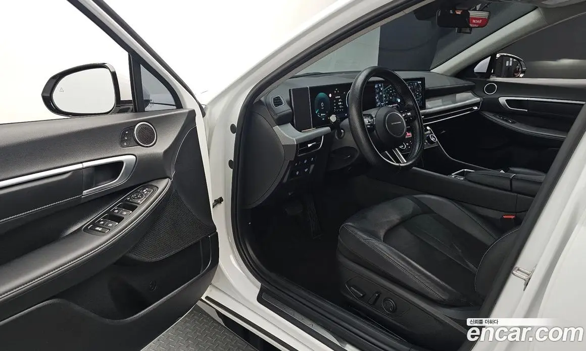 Hyundai Sonata 2023 2.0 автомат (гидро), фото 17