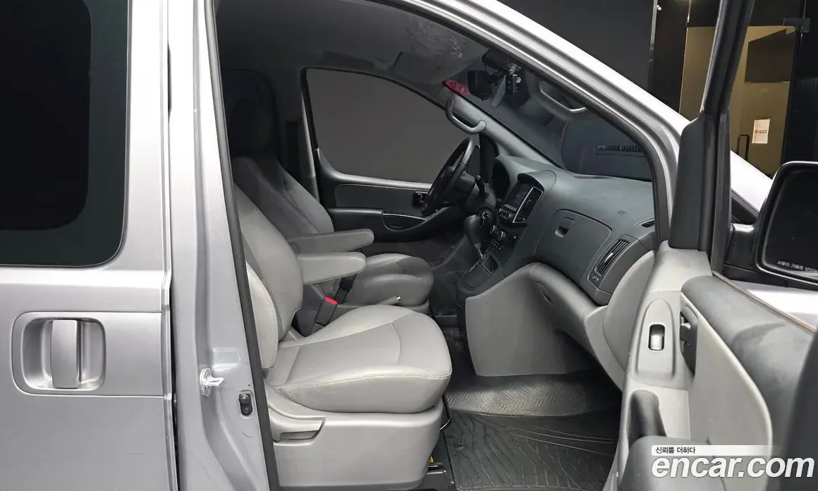 Hyundai Starex 2021 2.5 автомат (гидро), фото 17