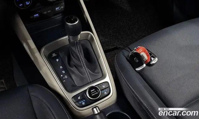 Hyundai Venue 2021 1.6 автомат (гидро), миниатюра 11