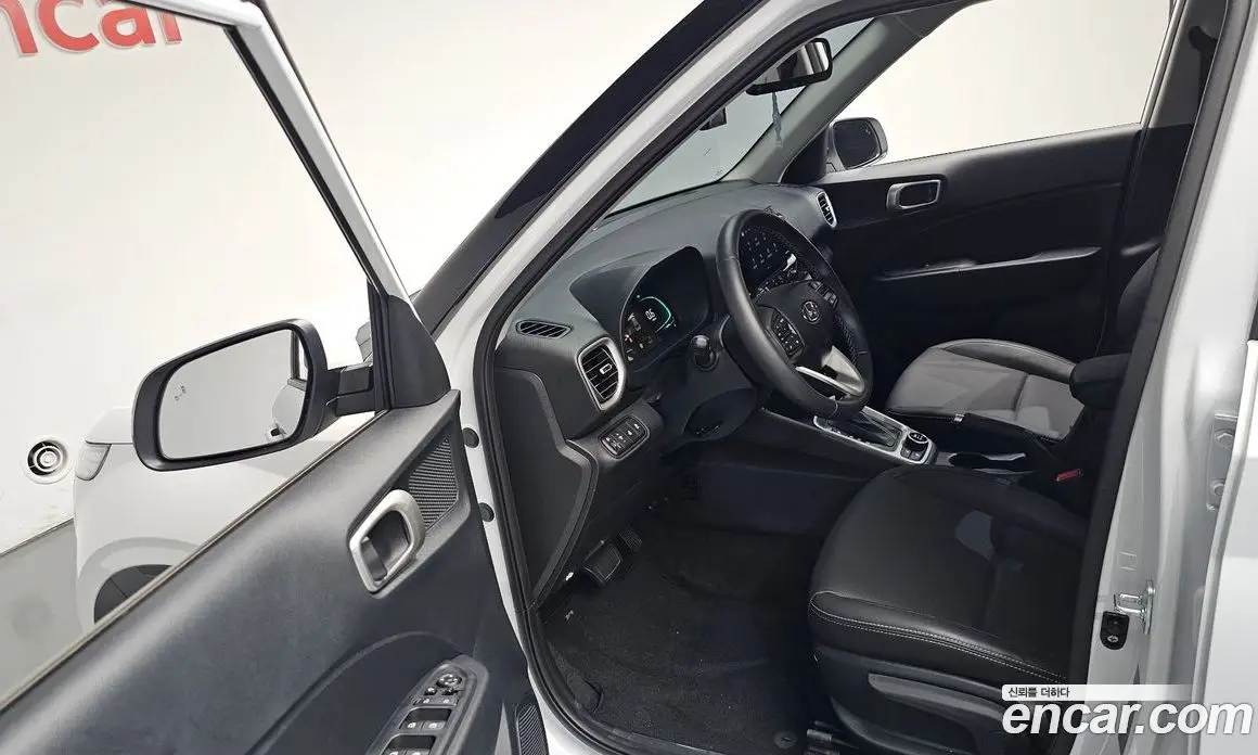 Hyundai Venue 2025 1.6 автомат (гидро), фото 12