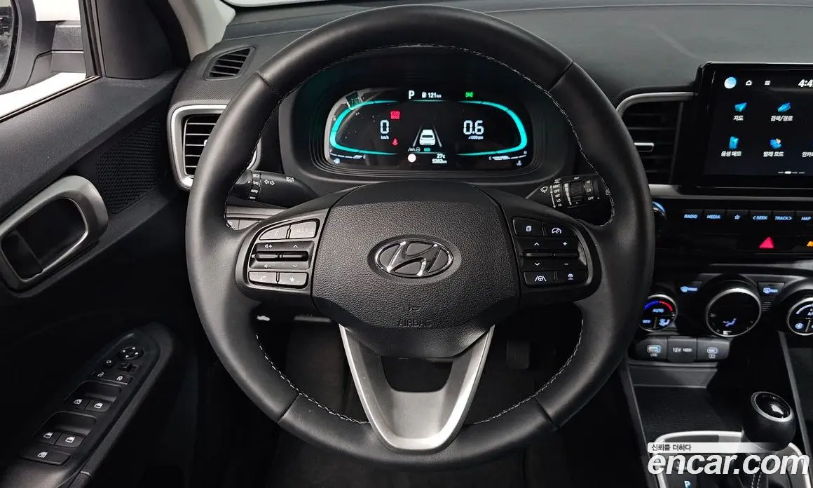Hyundai Venue 2025 1.6 автомат (гидро), фото 18