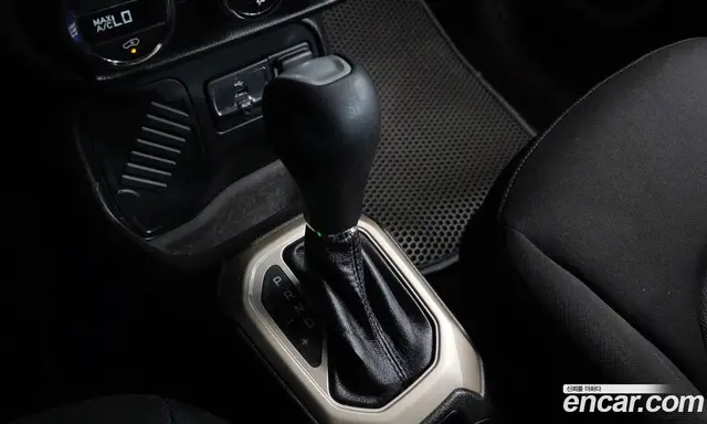 Jeep Renegade 2017 2.4 автомат (гидро), миниатюра 9
