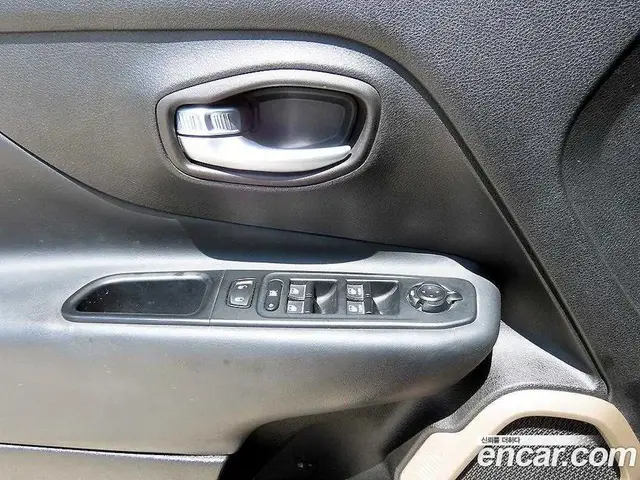 Jeep Renegade 2017 2.0 автомат (гидро), миниатюра 11