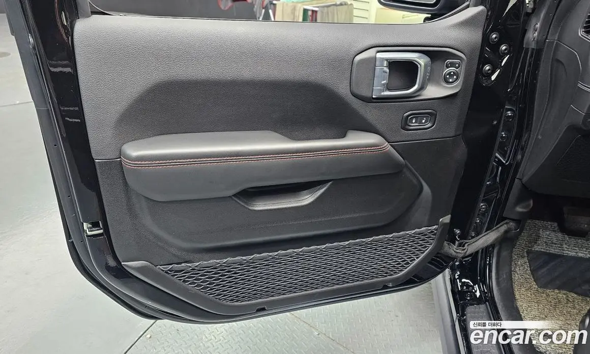 Jeep Wrangler 2024 2.0 автомат (гидро), фото 13