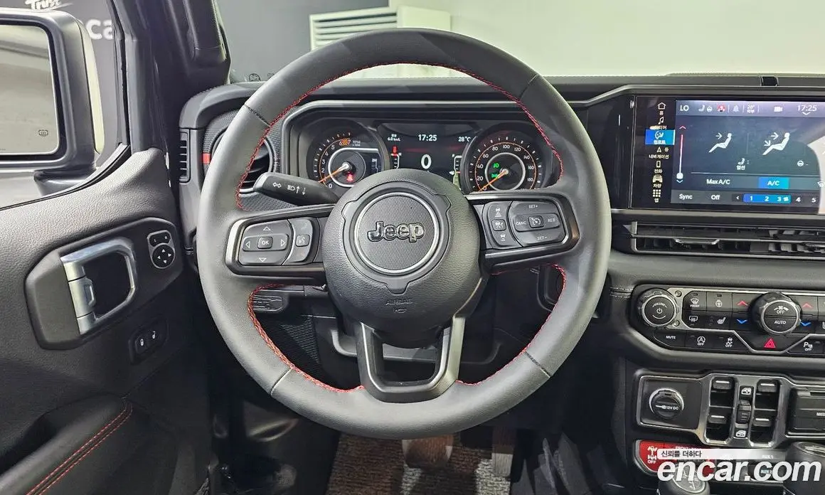 Jeep Wrangler 2024 2.0 автомат (гидро), фото 18