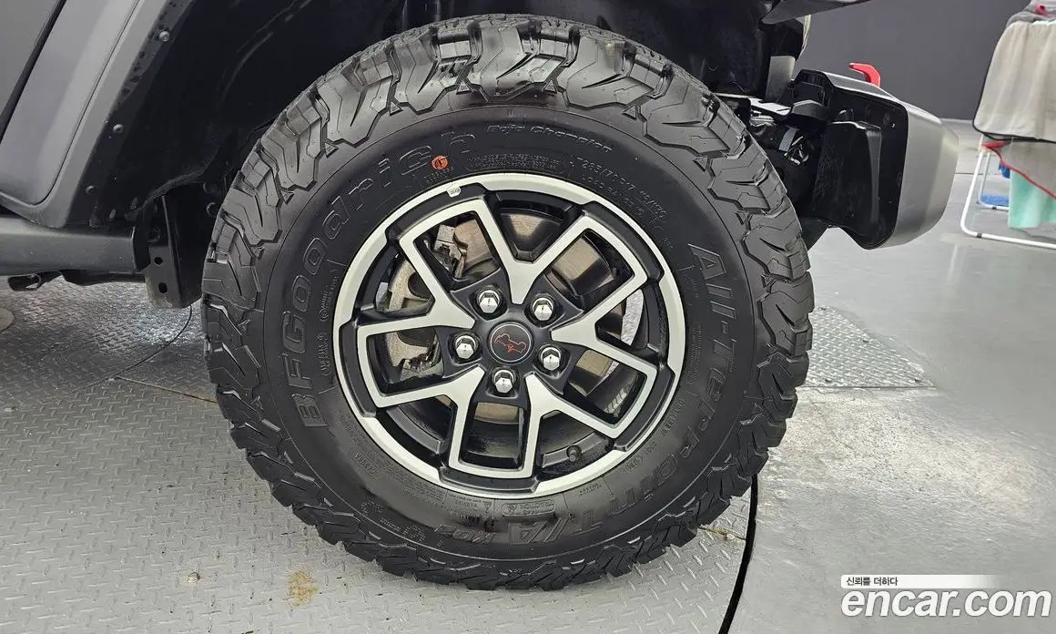 Jeep Wrangler 2024 2.0 автомат (гидро), фото 4