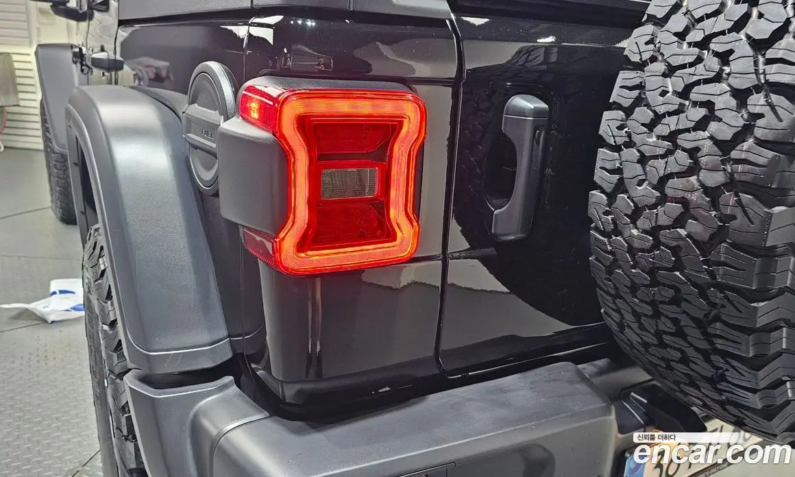Jeep Wrangler 2024 2.0 автомат (гидро), фото 8