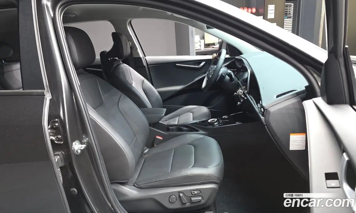 Kia Niro 2025 1.6 автомат (гидро), фото 11