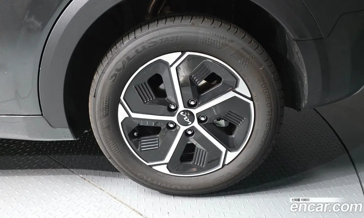 Kia Niro 2025 1.6 автомат (гидро), фото 5