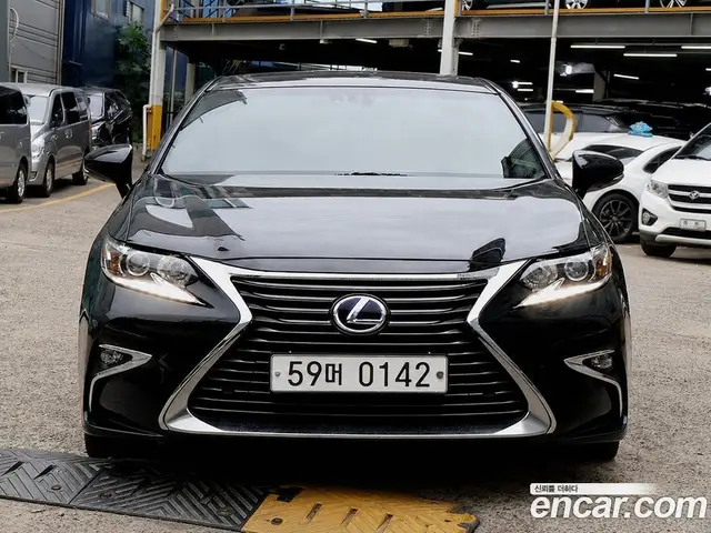 Lexus ES 2016 2.5 автомат (гидро), миниатюра 3