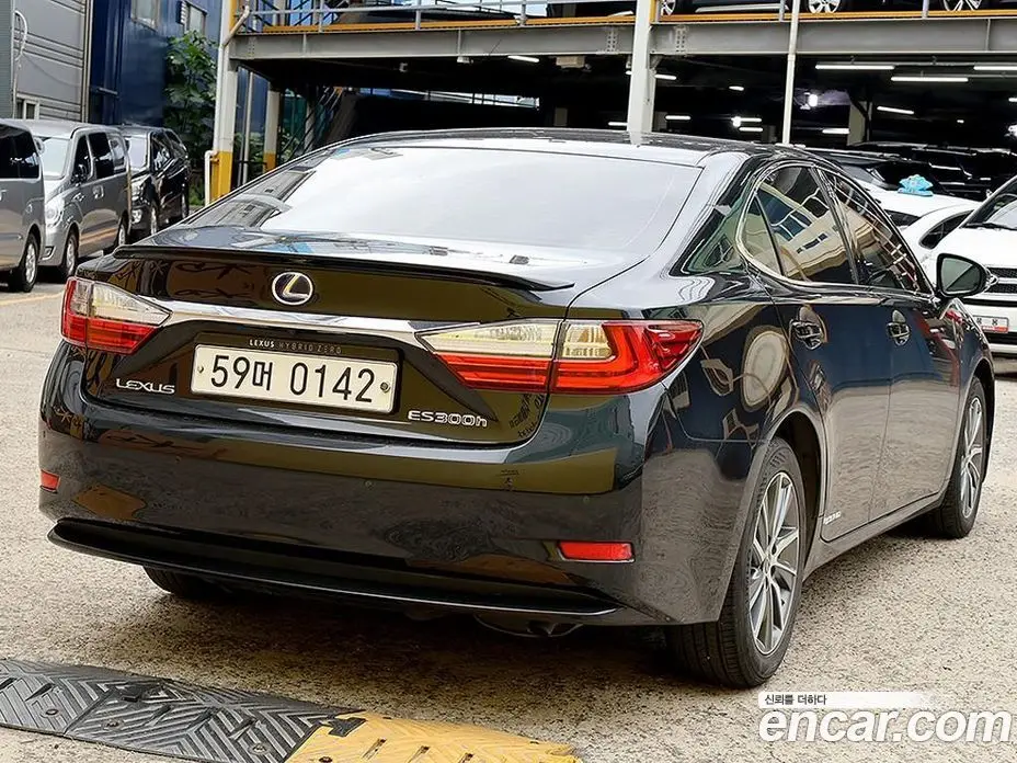 Lexus ES 2016 2.5 автомат (гидро), фото 4