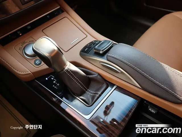 Lexus ES 2016 2.5 автомат (гидро), миниатюра 9