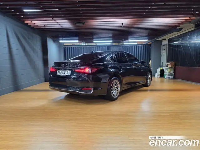 Lexus ES 2023 2.5 автомат (вариатор), миниатюра 2