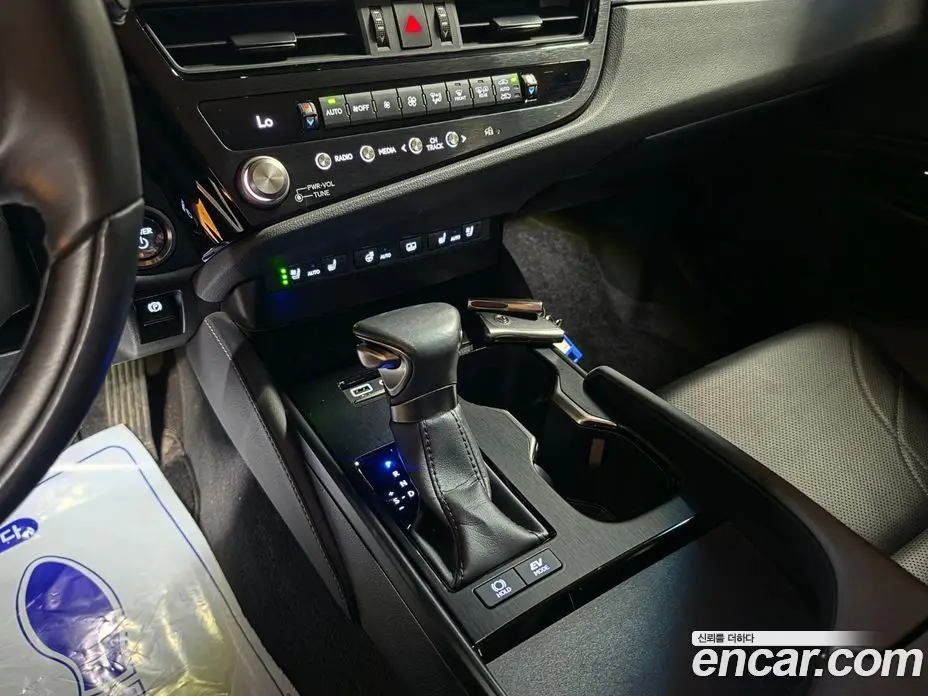 Lexus ES 2023 2.5 автомат (вариатор), фото 9
