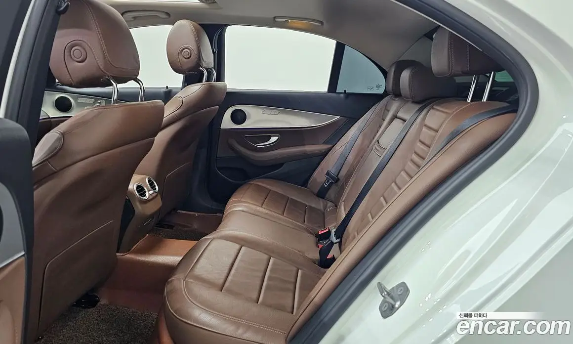 Mercedes-Benz E-Class 2018 2.0 автомат (гидро), фото 16