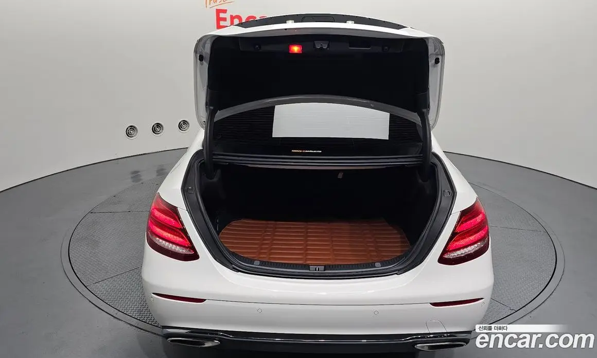 Mercedes-Benz E-Class 2018 2.0 автомат (гидро), фото 26