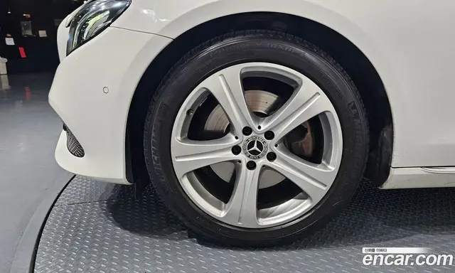 Mercedes-Benz E-Class 2018 2.0 автомат (гидро), миниатюра 5