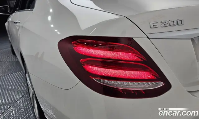 Mercedes-Benz E-Class 2018 2.0 автомат (гидро), миниатюра 9